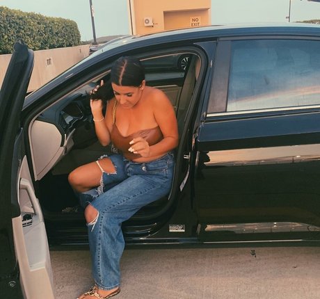 Lizzy Rae model hd image