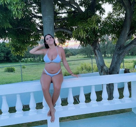 Lizzy Rae pornstar naked pictures