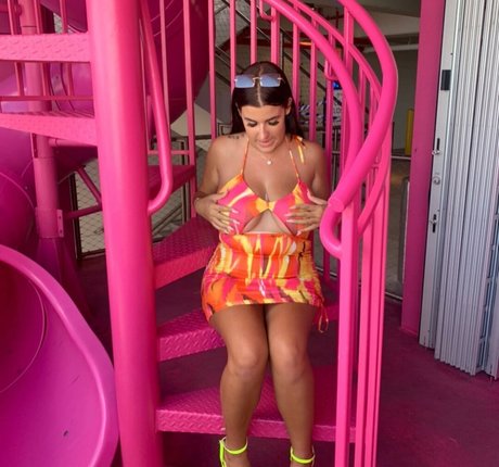Lizzy Rae pornstar hd img