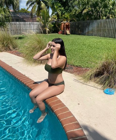 Lizzy Rae pretty pornstar img