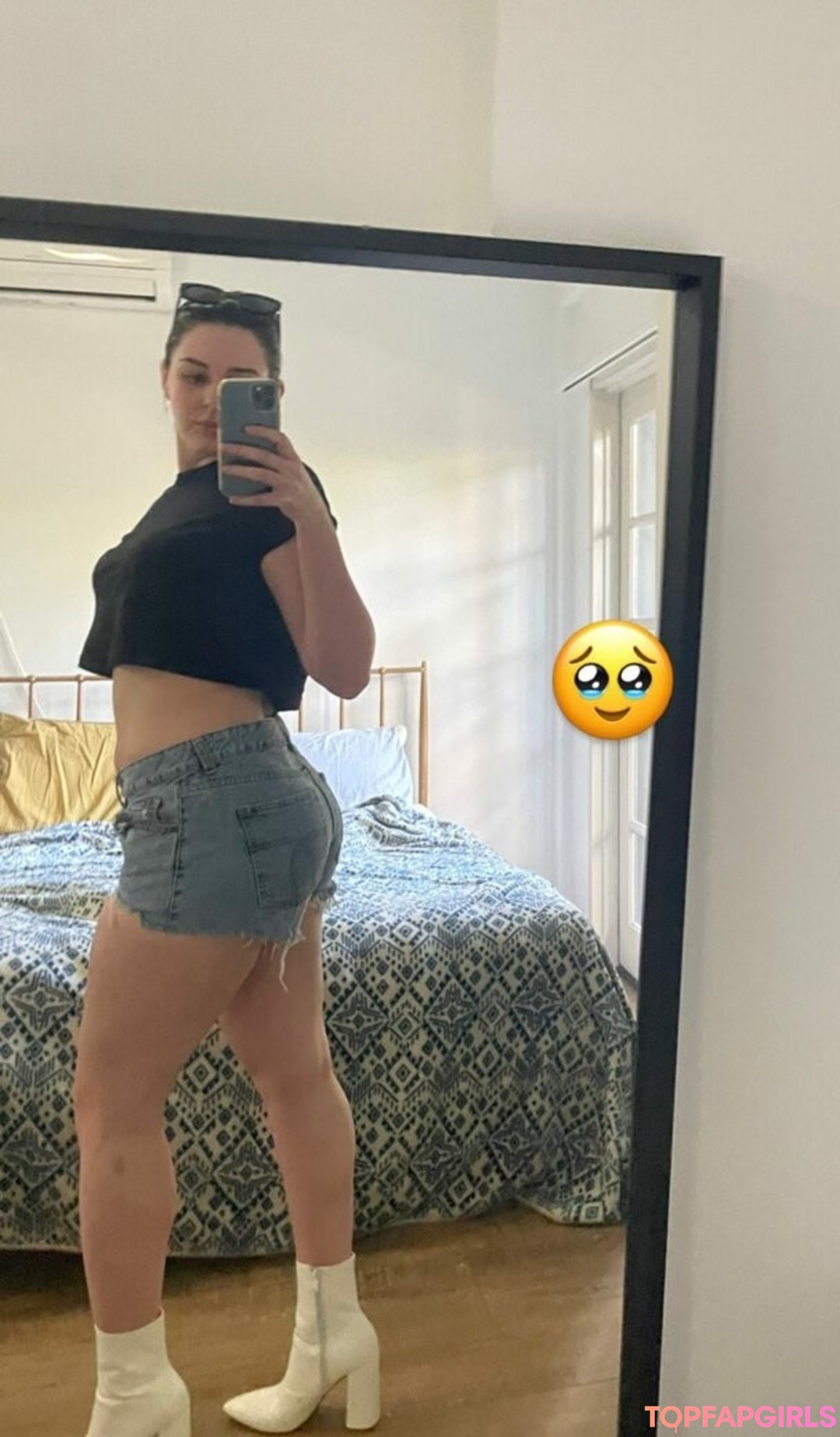 lesbian squirt onlyfans art porn picture