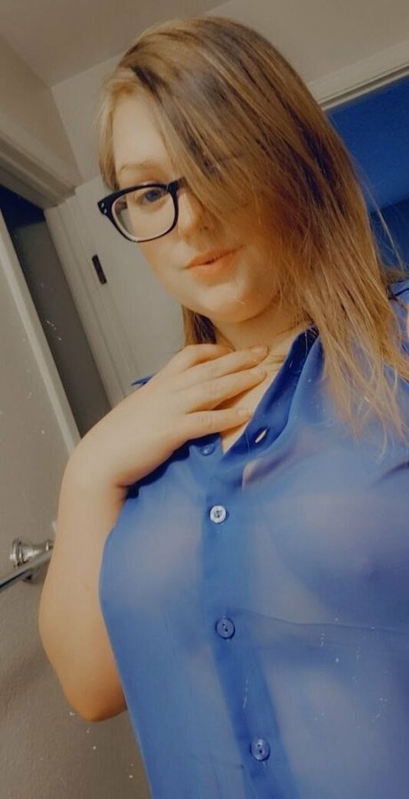 elizabethlily19 naked pornstar images