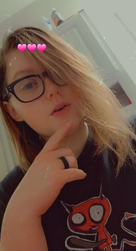 elizabethlily19 pretty model pics