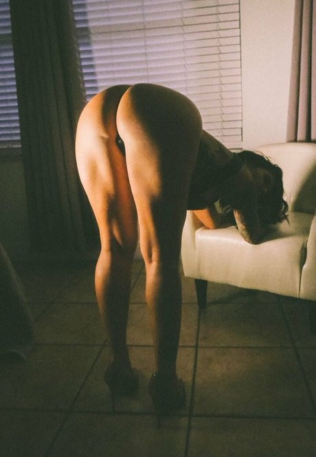 Itsnikkyfoxx model art pictures