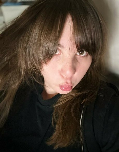 Alix Fembug art model pictures