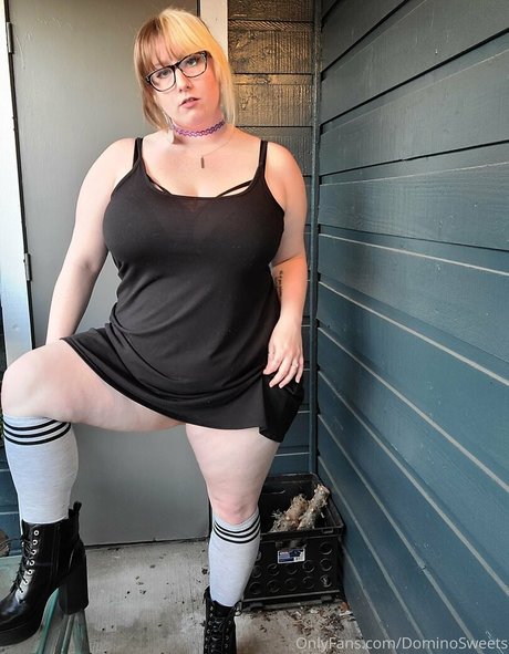 dominosweets nude actress pics