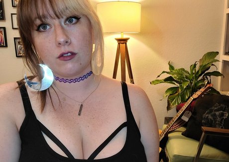 dominosweets star top image