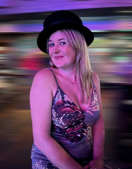 vixencurious porn model archive