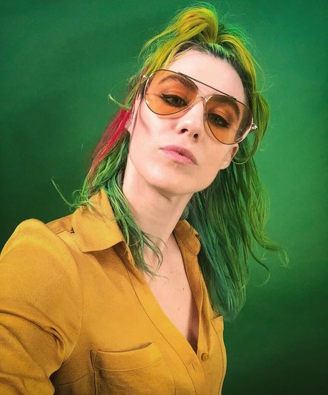 brunette petite onlyfans best pictures