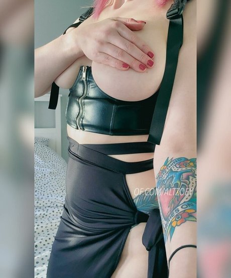 altzoey model naked pics