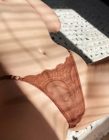 justbili high quality model images