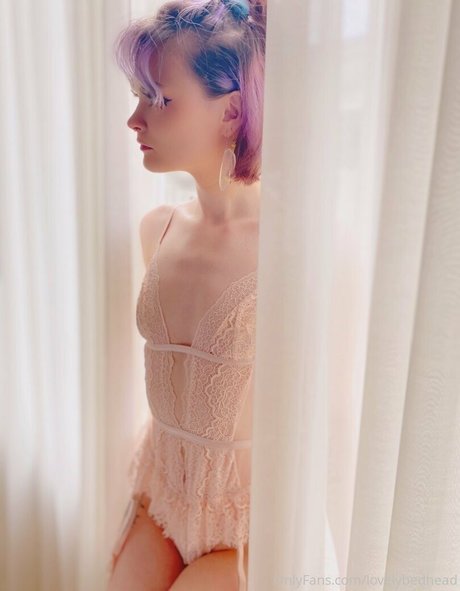 lovelybedhead erotic actress img