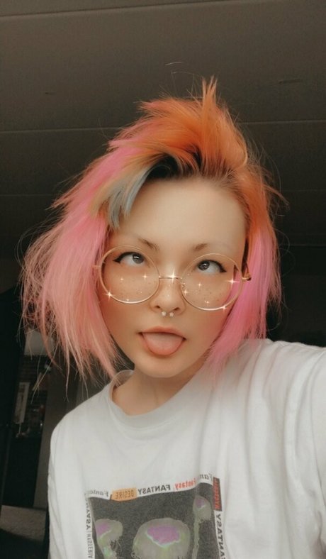 lovelybedhead model hd photo