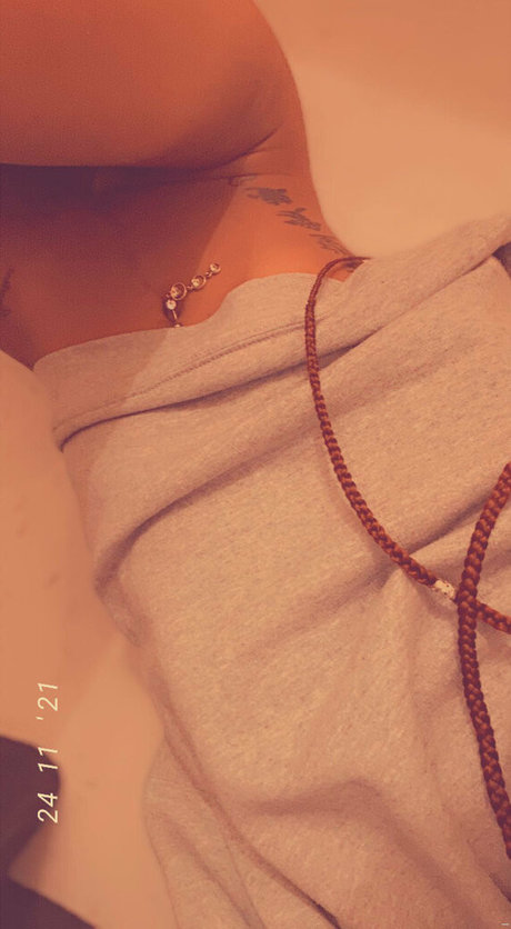 cloudyvi_ model beautiful photo