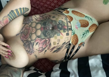 Mikaylax porn model photo
