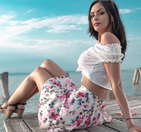 Nadinechase porn model img