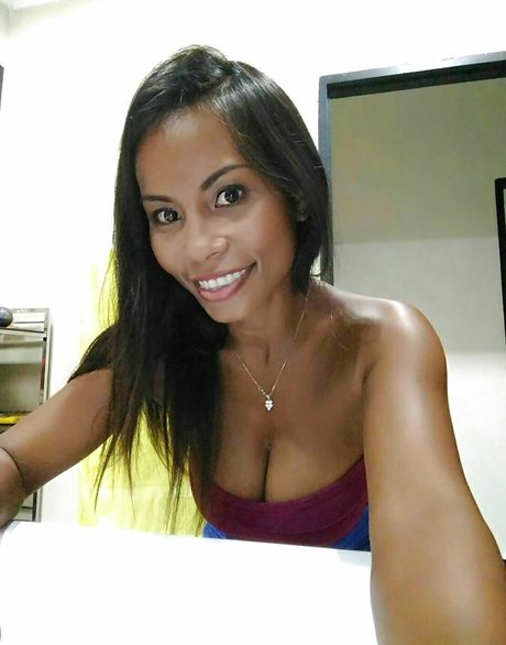 PaulaThai erotic model image