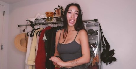 Hitomi Mochizuki model porn galleries