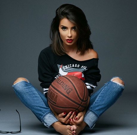 Mikaela Hoover model nice pictures