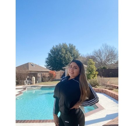 Jazmin Gurrola pretty model img