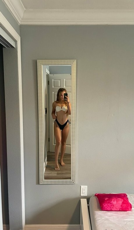 yourgirlzoey model hot photo