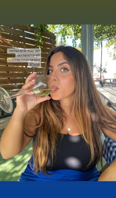 Tami Bar pretty pornstar img