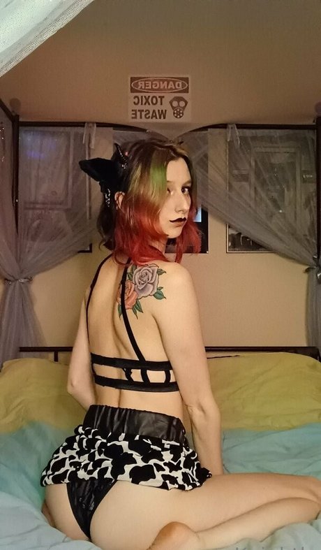 edgykittykat art actress photos