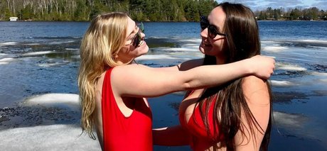 Lexi Thomas art star photo