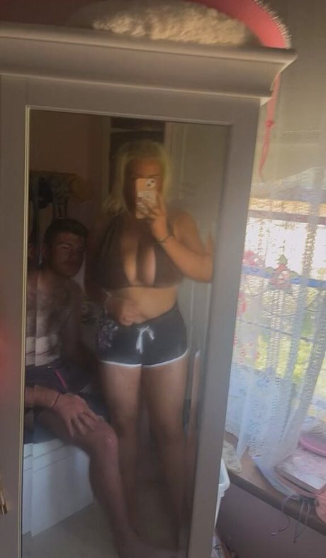 Emily J pretty model picture