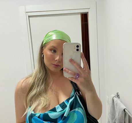 Stina nice actress picture