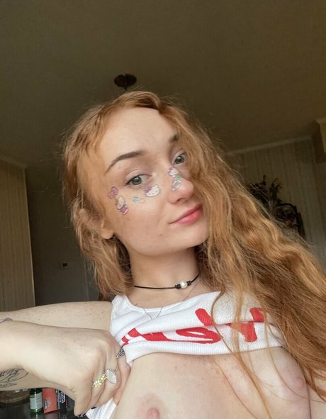 Redheadbbb model nude pic