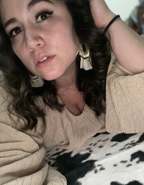 madibaileyx model top picture