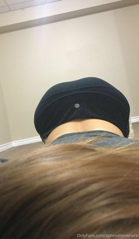 aphroditeswhore model top img