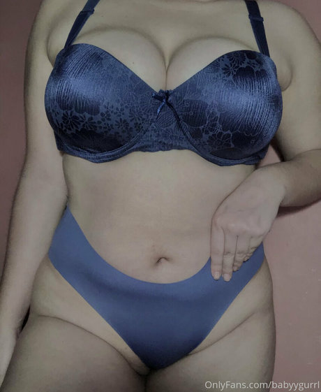 babyygurrl sexy actress pic