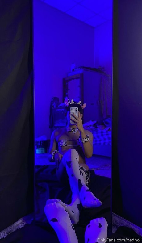 pednoii nude actress pics