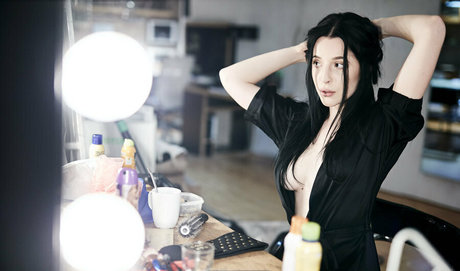 heyitsquinn model top image