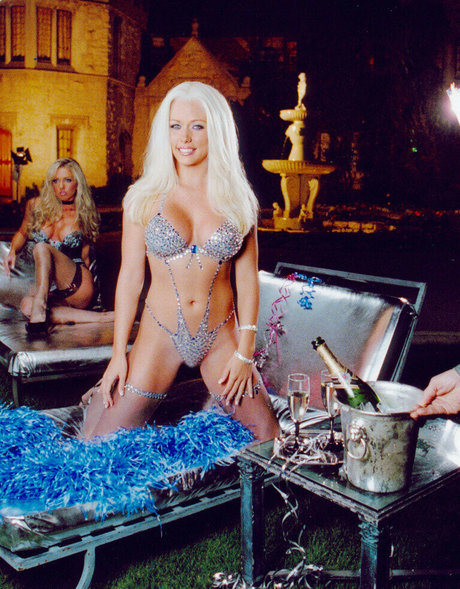 Kendra Wilkinson model sexy images