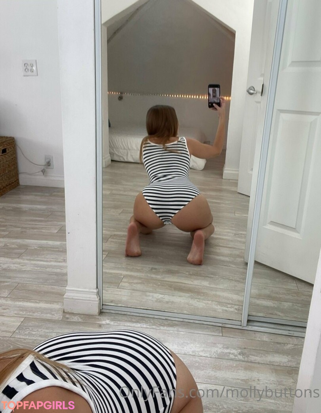 mollybuttons star exclusive pic