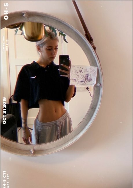 lavishulula art model photo