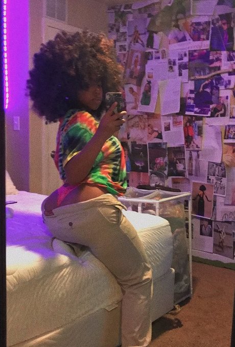 liamirandalinzy nude model photo