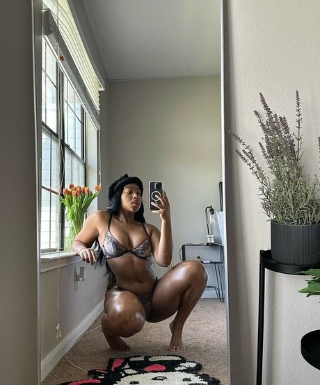 liamirandalinzy sexy model image