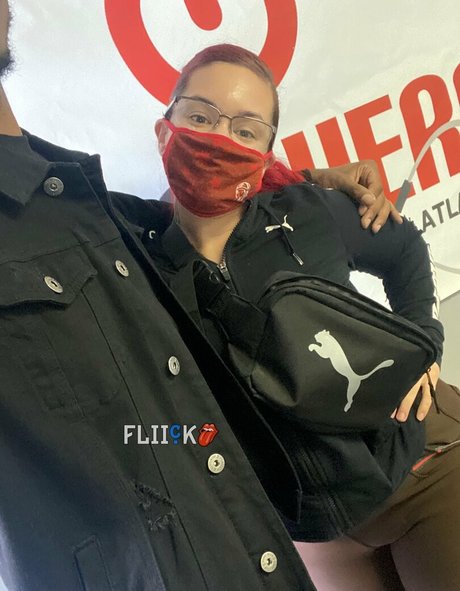 myvibesni model erotic photos