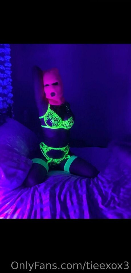 tieexox3 pornstar hot image
