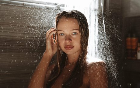 freyaannerayy model perfect images