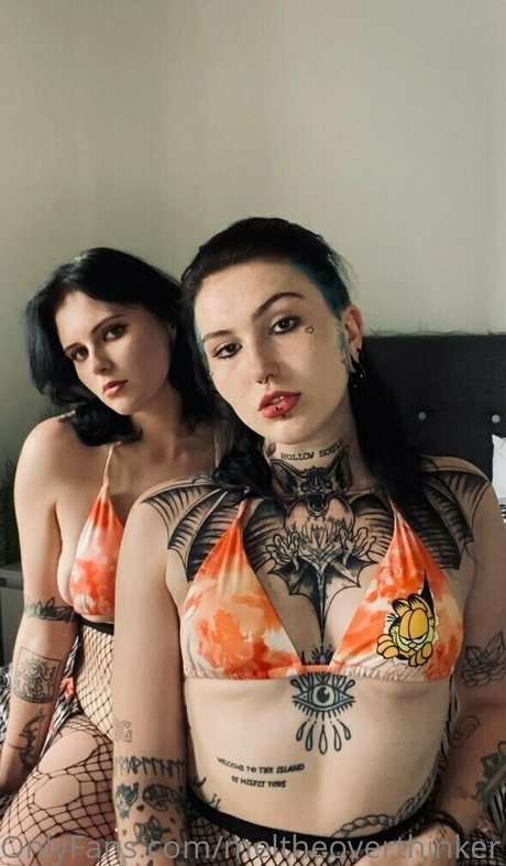 meltheoverthinker model art galleries