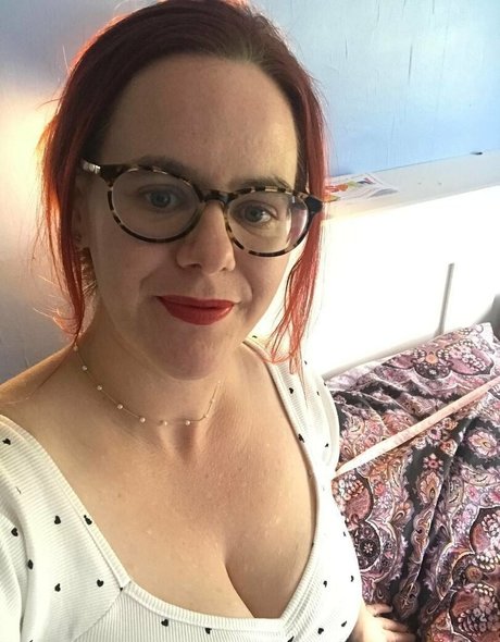 petitepantyhose porn model picture