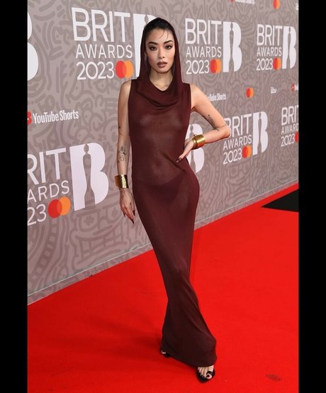 Rina Sawayama profile image