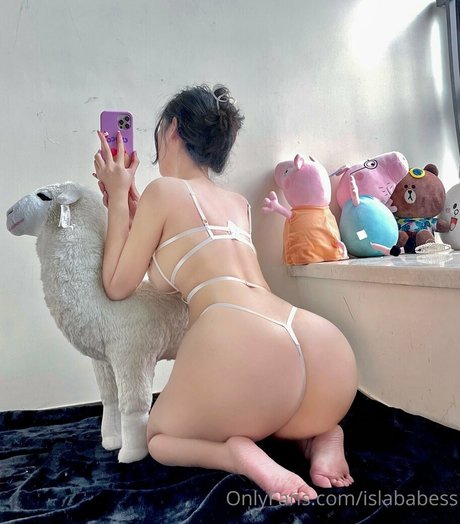 islababess nude model archive