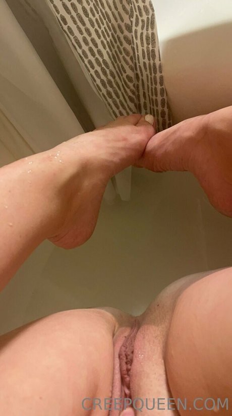 CreepQueen star porn pictures