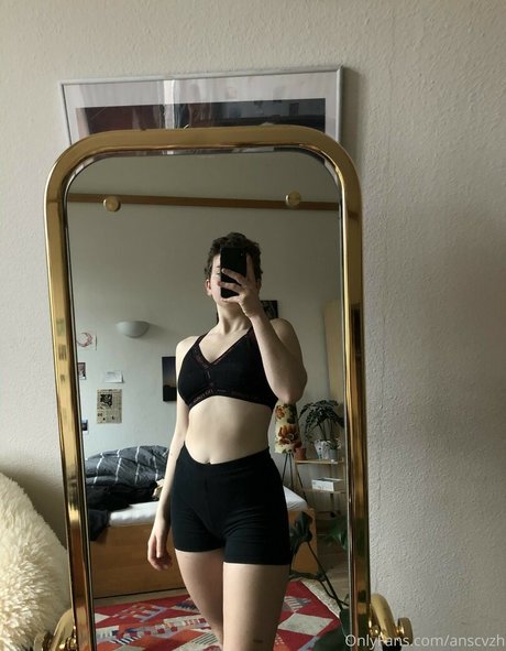 Anscvzh porn model photo